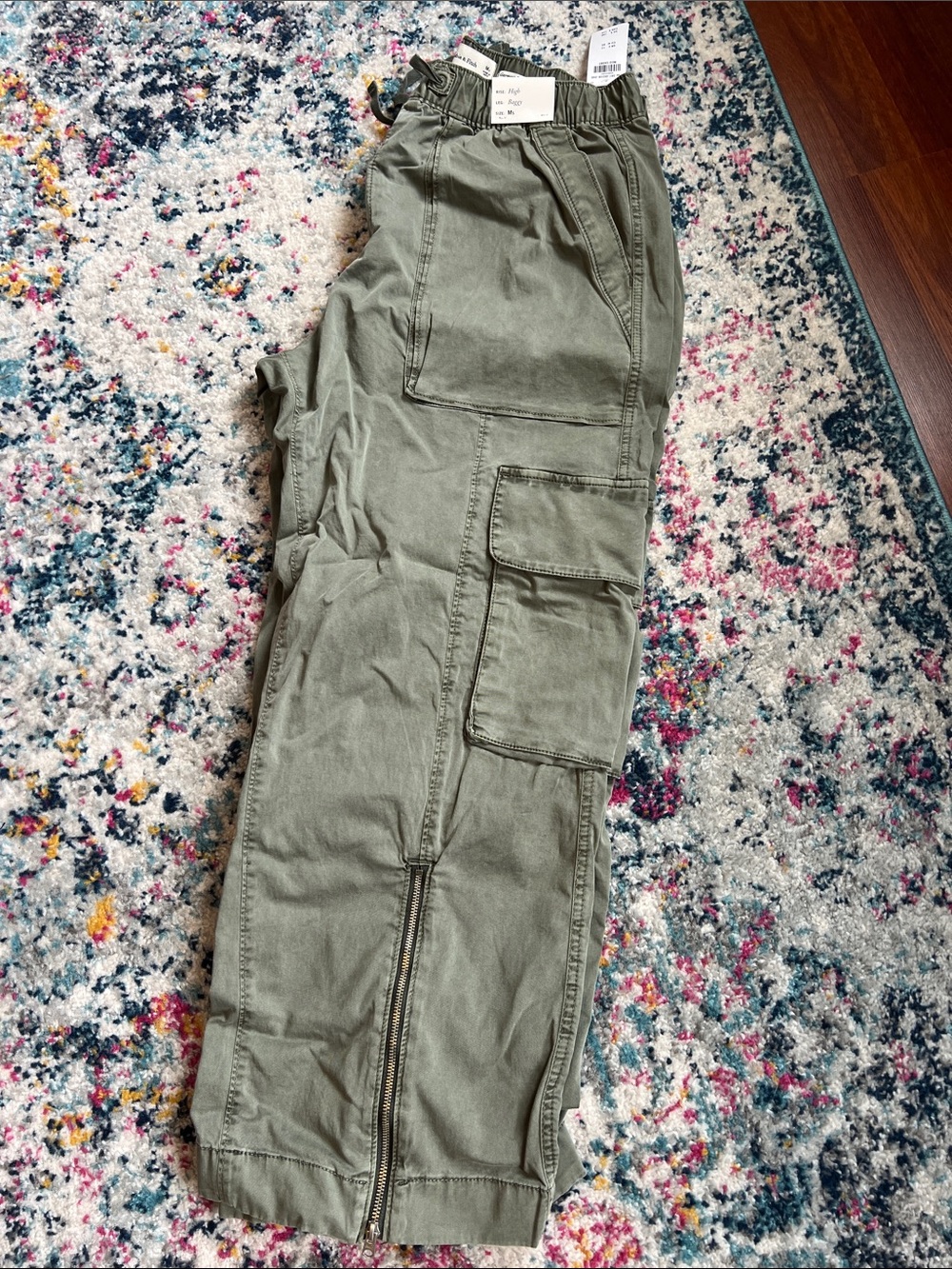 Abercrombie and Fitch Women’s Olive Cargo Jogger Pants - Utility Pocket Design